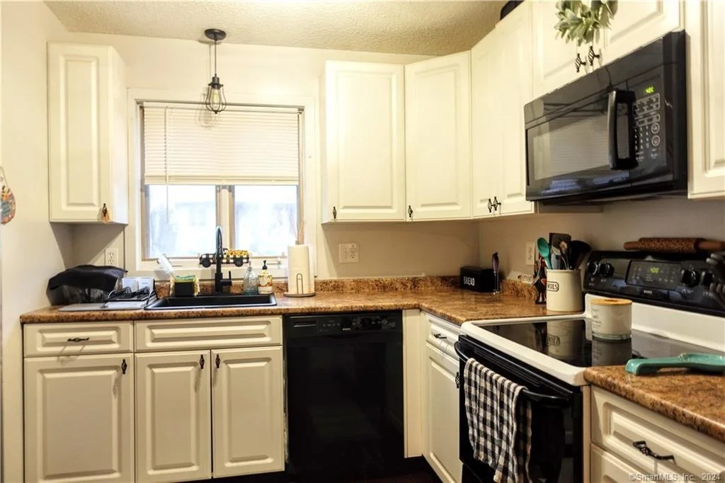 Photo of Unit 46 at 827 Oronoke Road