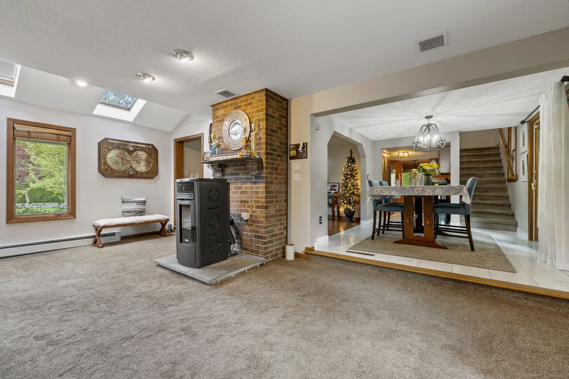 Photo of 67 Shuttlemeadow Road