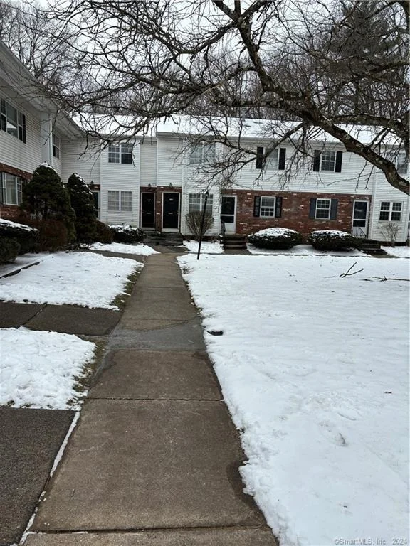 Photo of Unit F at 14 Georgetown Drive