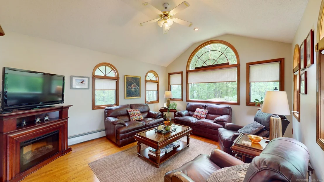 Photo of 305 Broad Brook Road