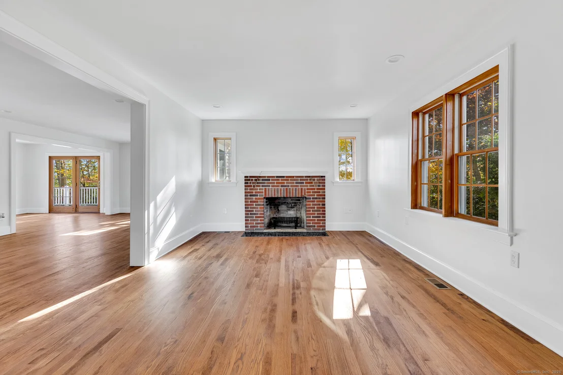 Photo of 31 Cedarhurst Lane