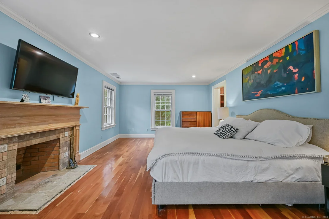 Photo of 330 Ridgefield Road