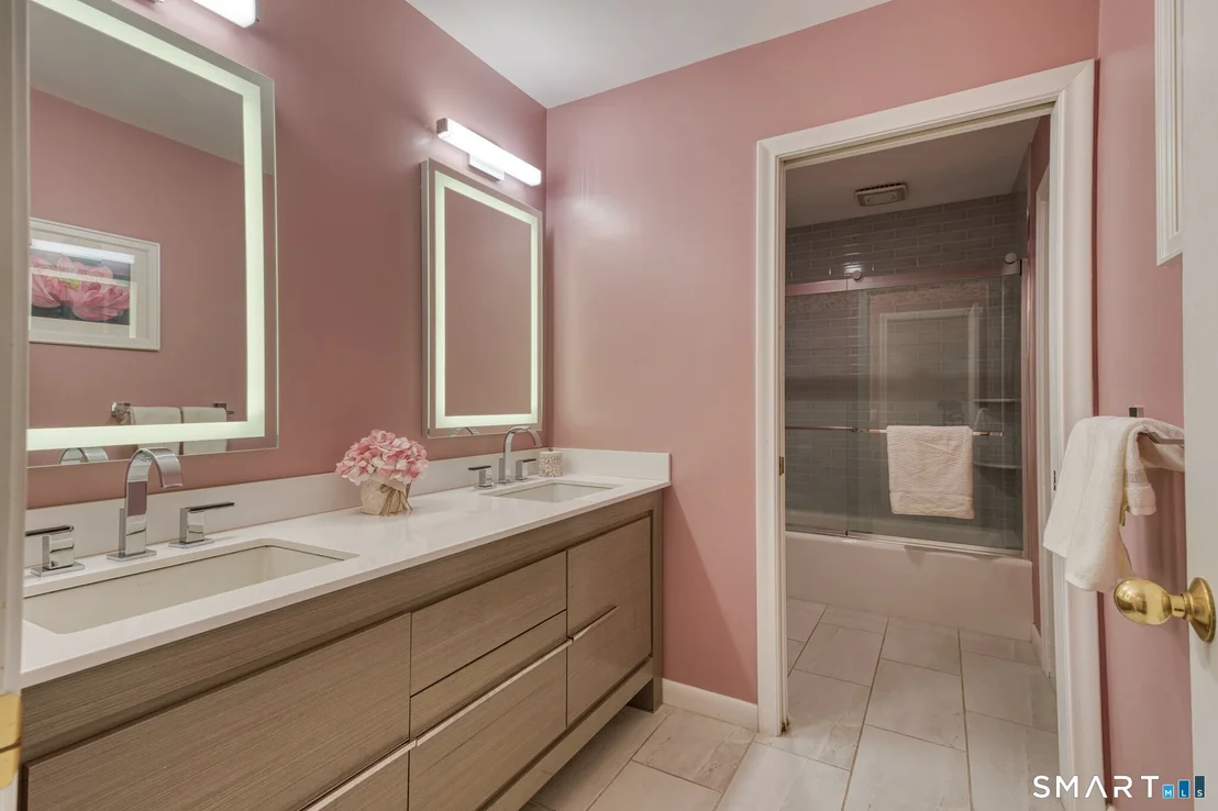 Photo of 73 Greentree Drive
