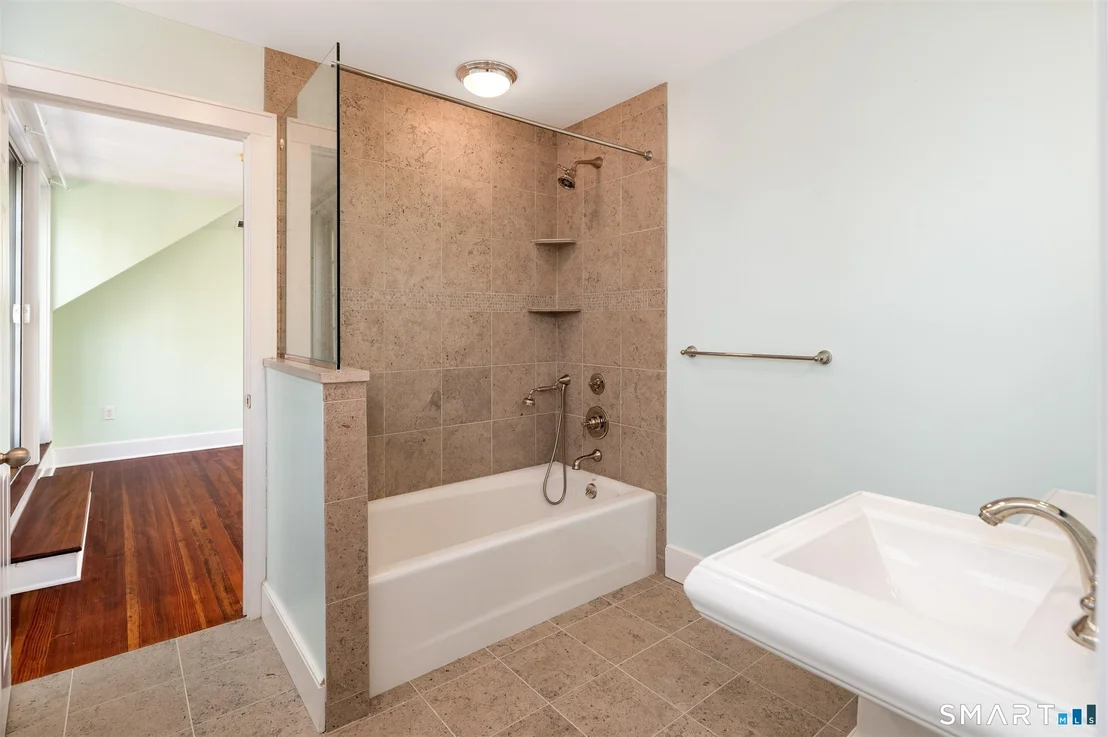 Photo of 231 Roxbury Road