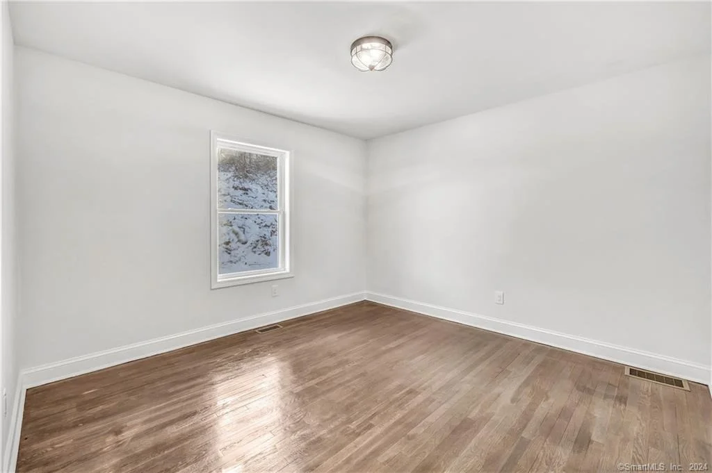 Photo of 39 Edgefield Avenue