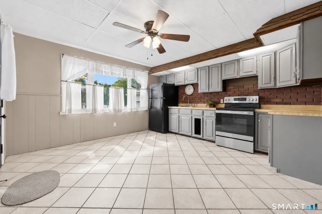 Photo of 25 Maple Avenue