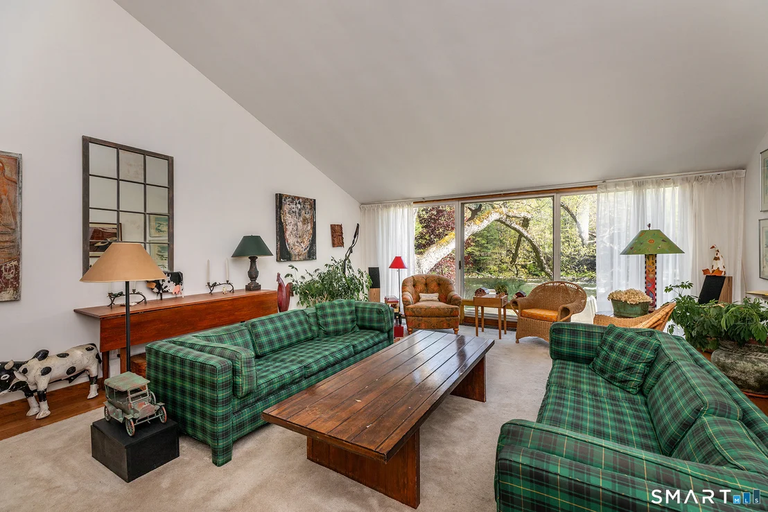Photo of 35 River Road