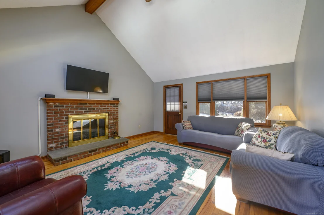 Photo of 1352 Wolf Hill Road