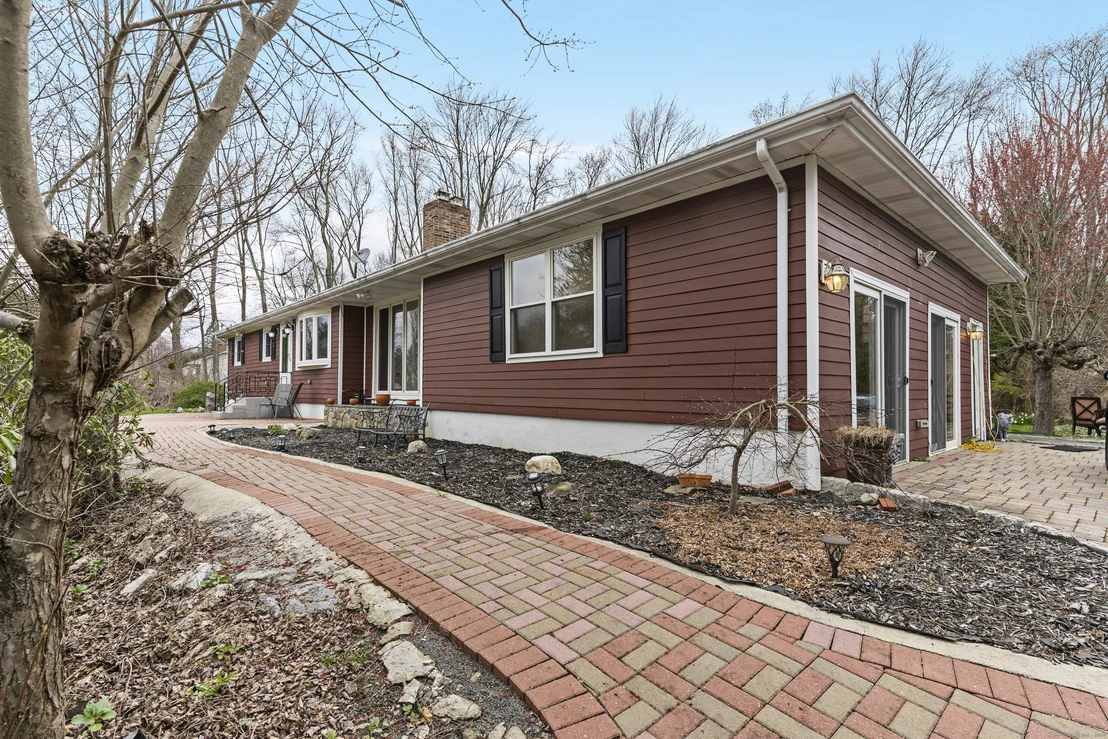 Photo of 2 Fieldstone Drive