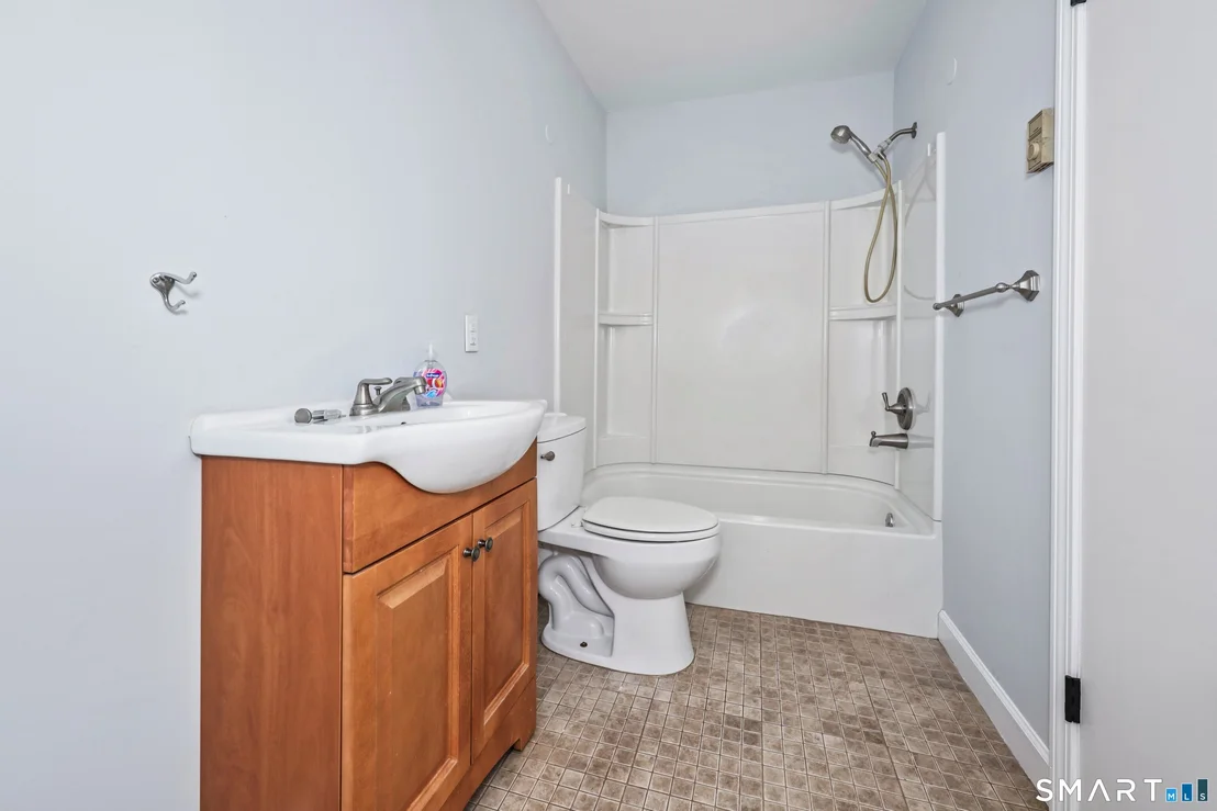Photo of Unit 11D at 925 Oronoke Road