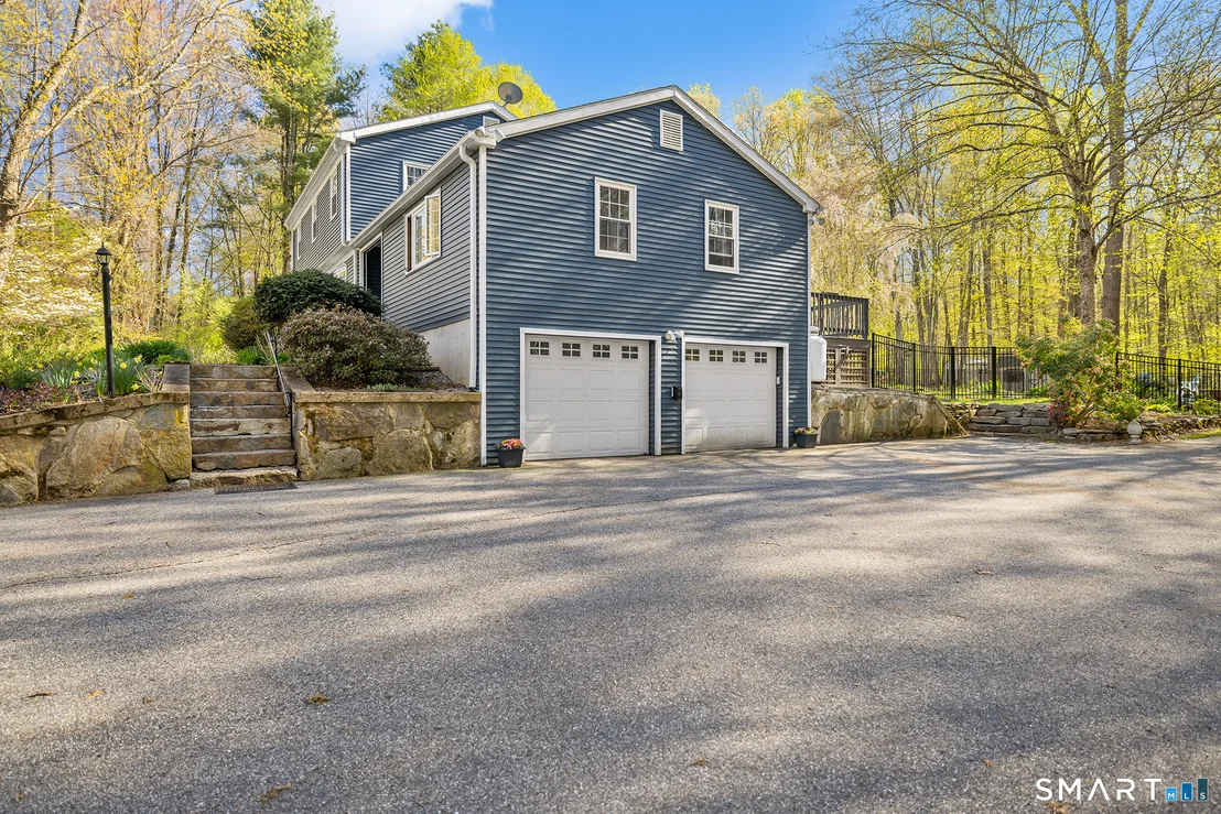 Photo of 1169 Flanders Road