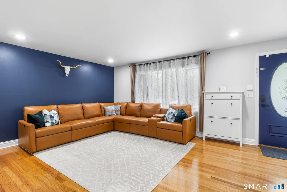 Photo of 1710 Stratfield Road