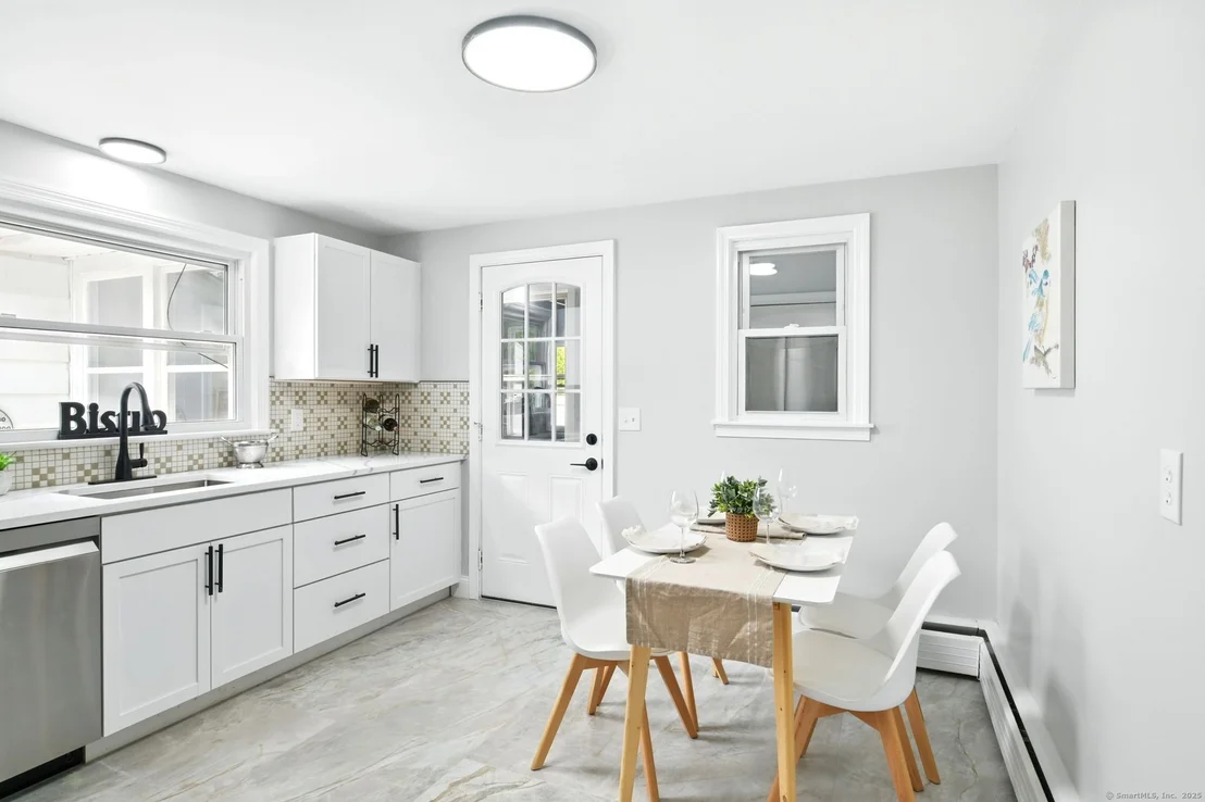 Photo of 843 Overhill Drive