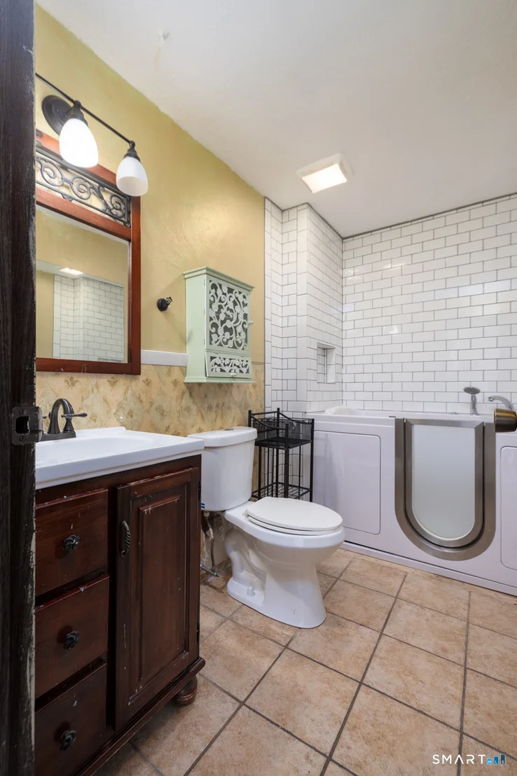 Photo of Unit D at 184 Kaynor Drive