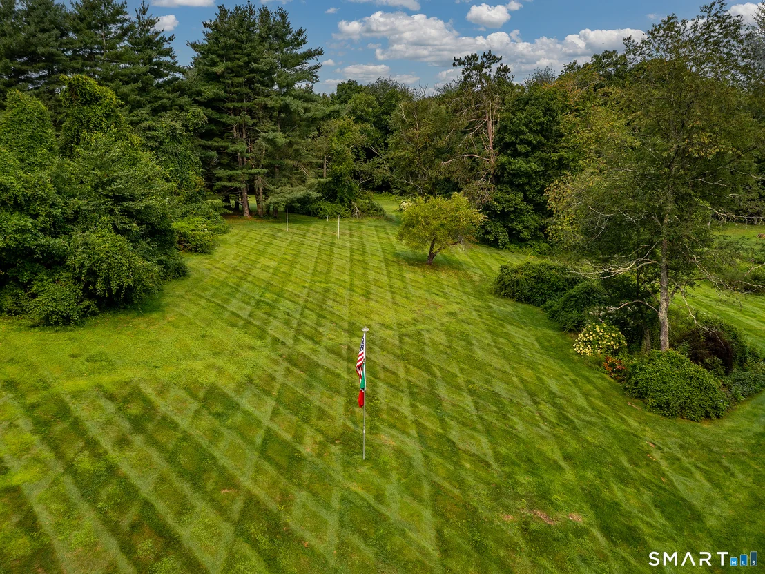 Photo of 552 Breakneck Hill Road