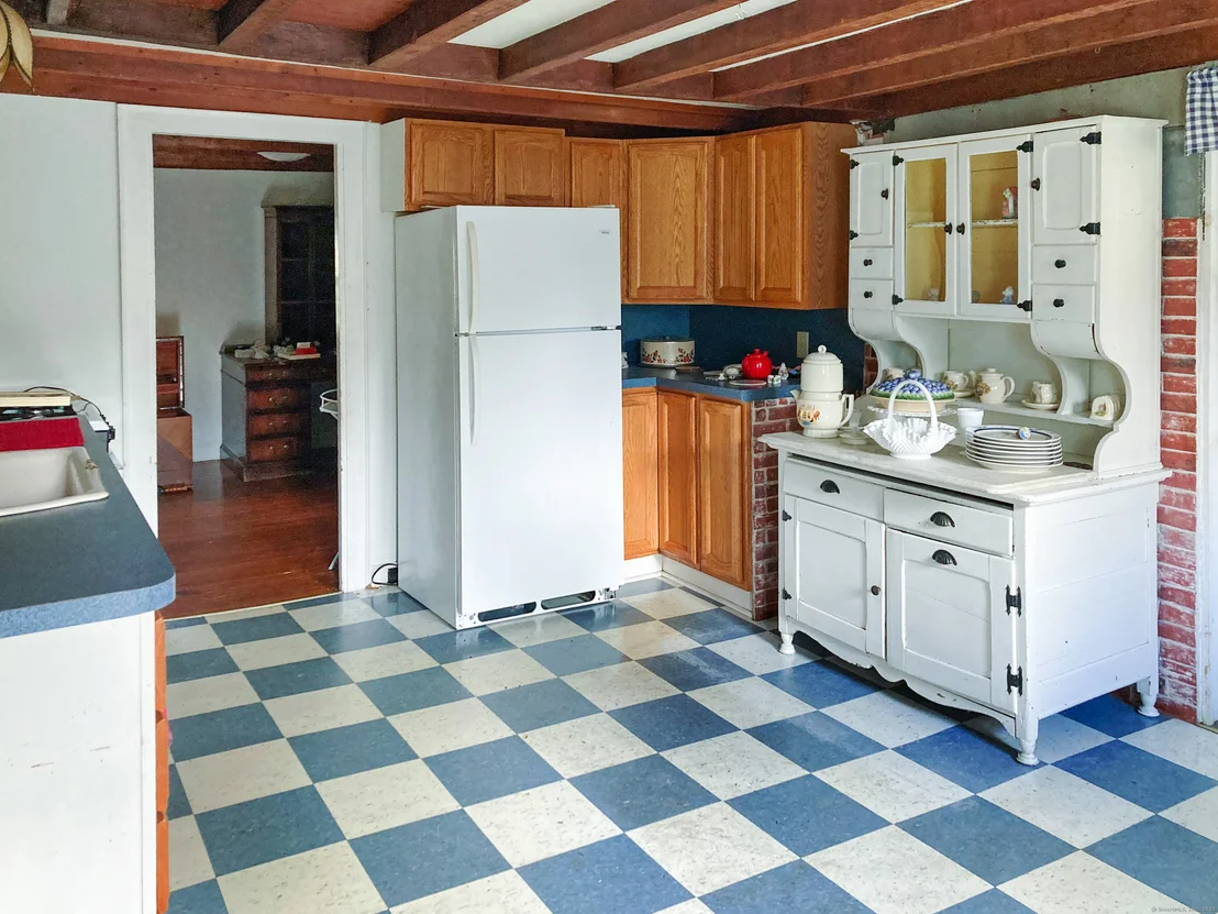 Photo of 908 Trumbull Highway