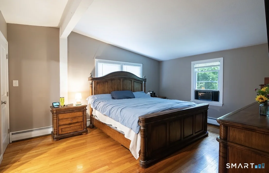 Photo of 686 Squaw Rock Road