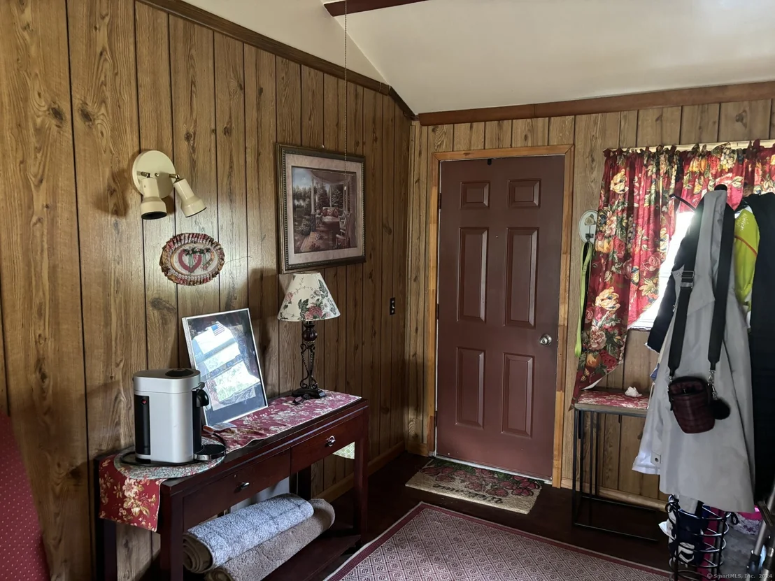 Photo of 30 Quaker Lane