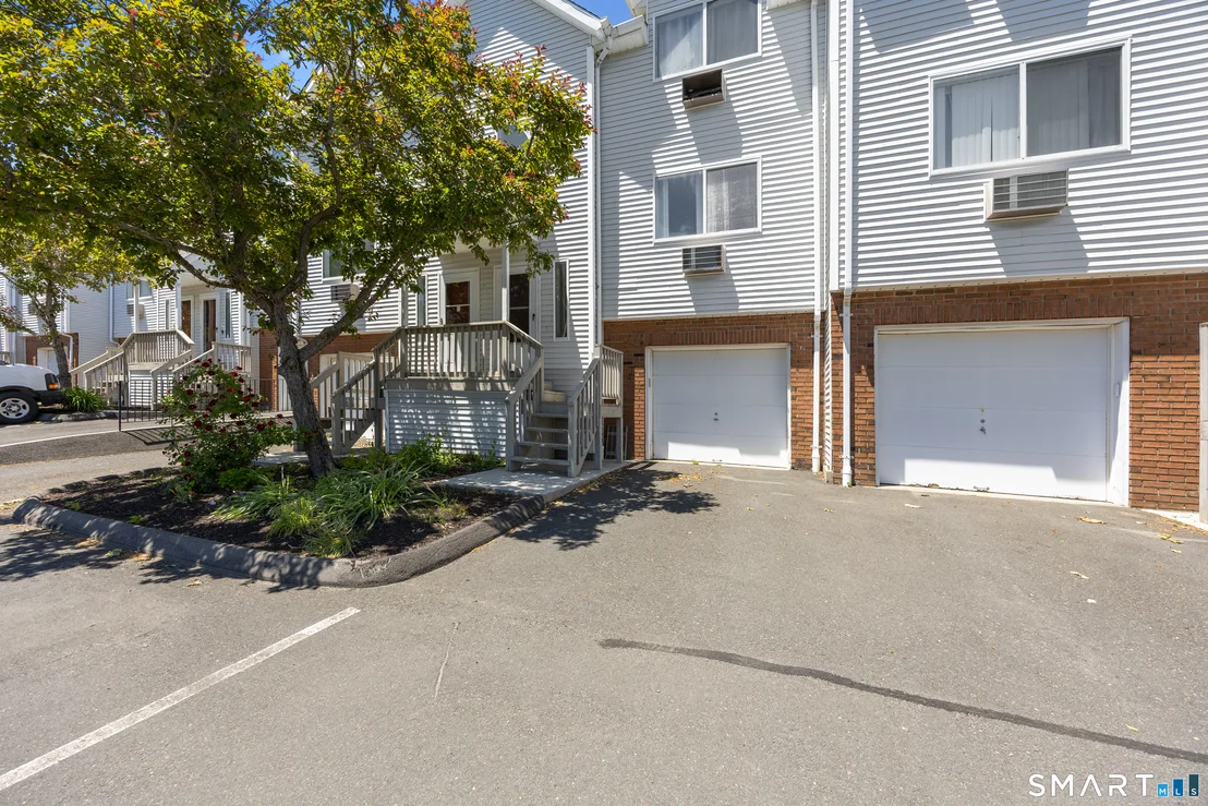 Photo of Unit 27F at 925 Oronoke Road