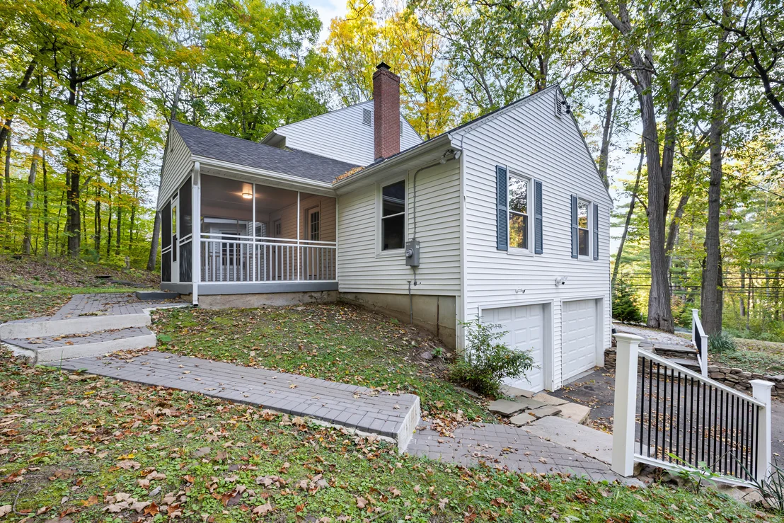 Photo of 545 Simsbury Road