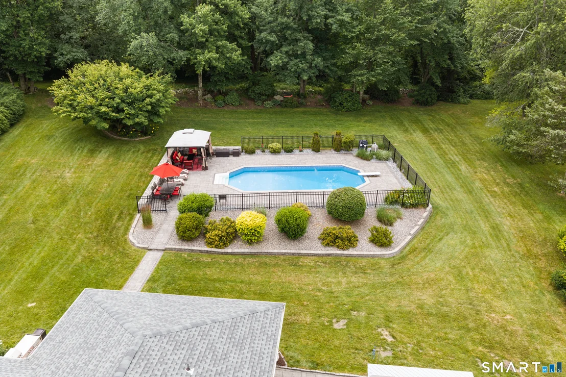 Photo of 8 Lindsley Drive