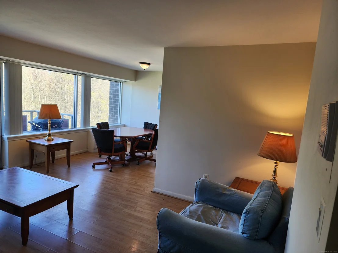 Photo of Unit APT503 at 1310 Berlin Turnpike