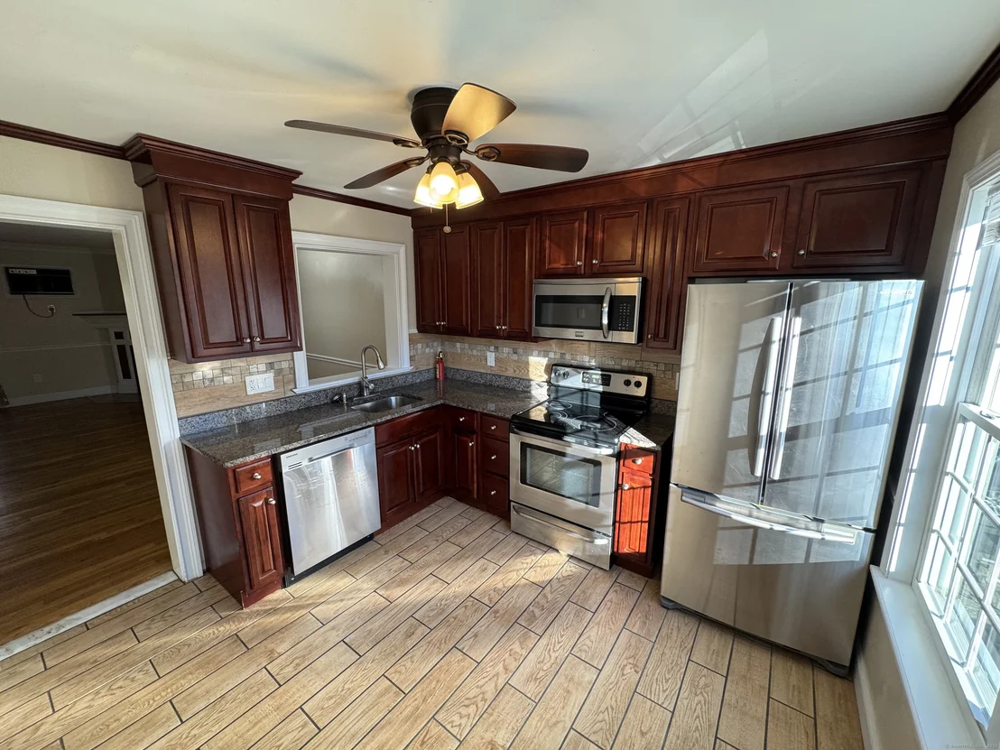 Photo of Unit APT3 at 10 Taft Point