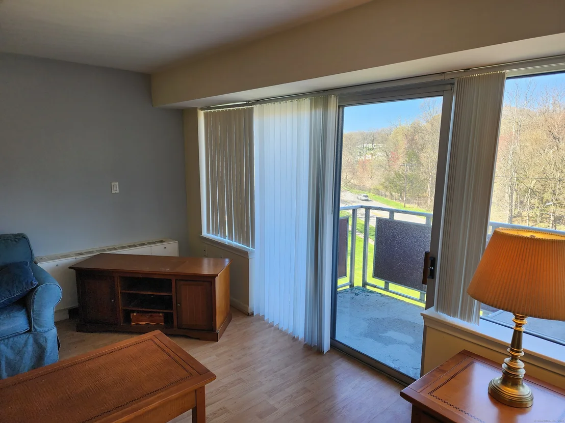 Photo of Unit APT503 at 1310 Berlin Turnpike