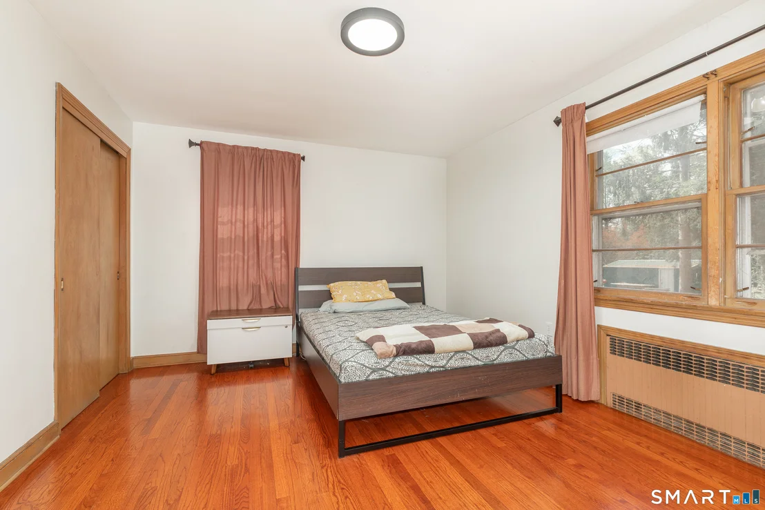 Photo of 122 Maple Avenue