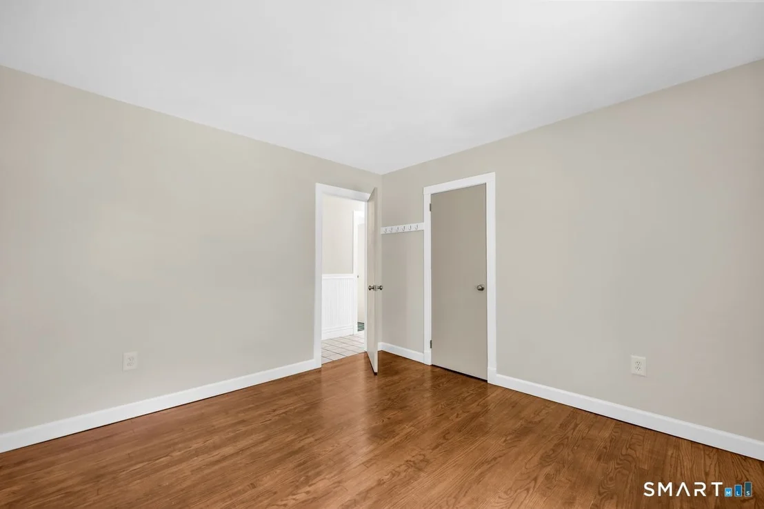 Photo of 425 Lakeside Road