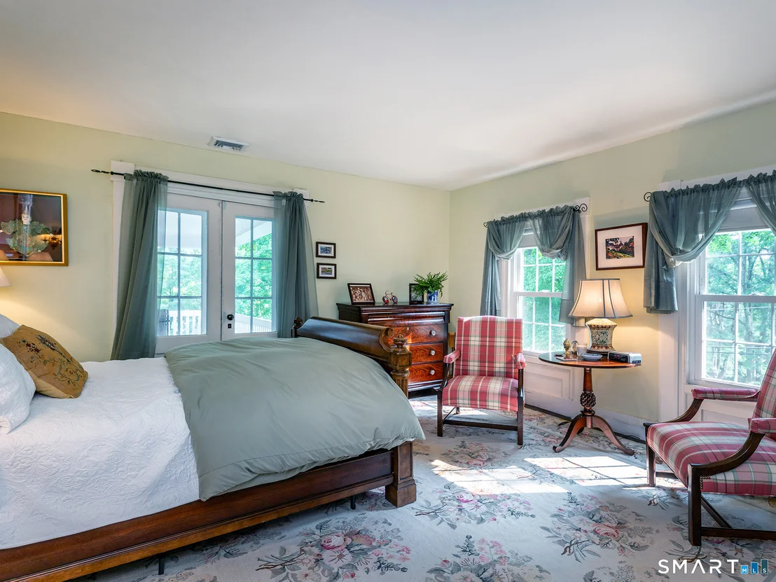 Photo of 552 Breakneck Hill Road