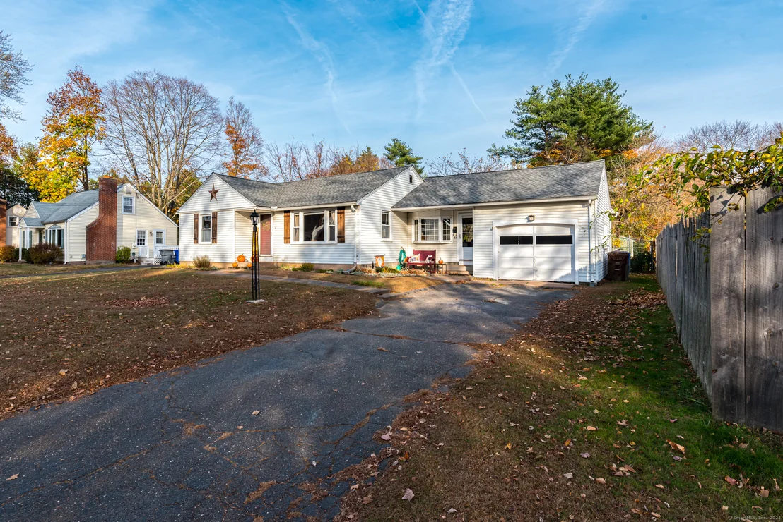 Photo of 7 Ridgefield Road