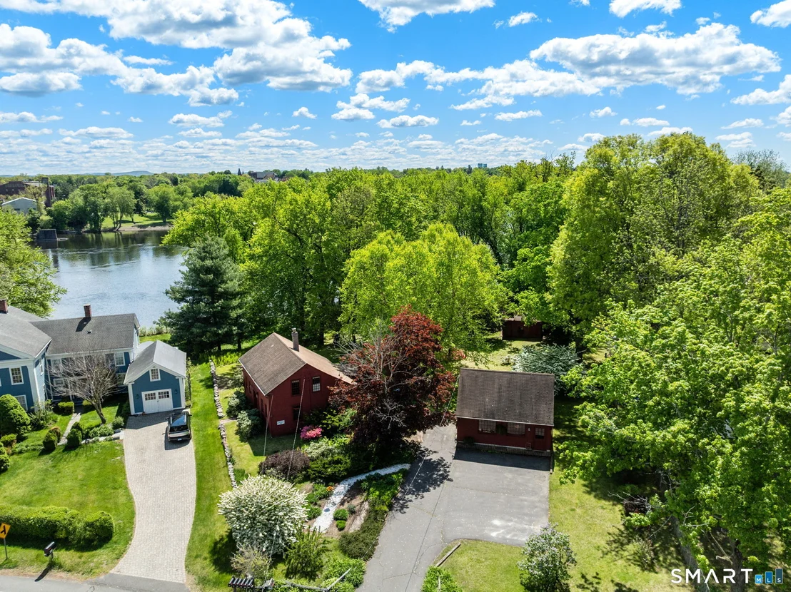 Photo of 921 Thompsonville Road