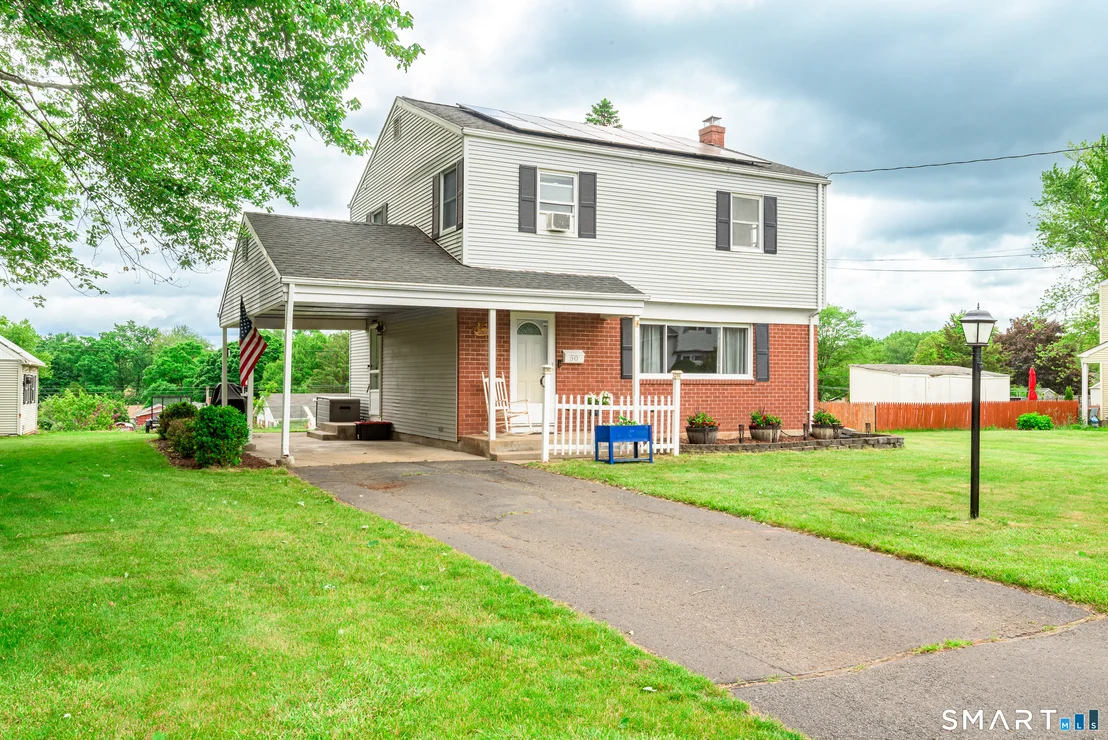 Photo of 50 Putnam Lane