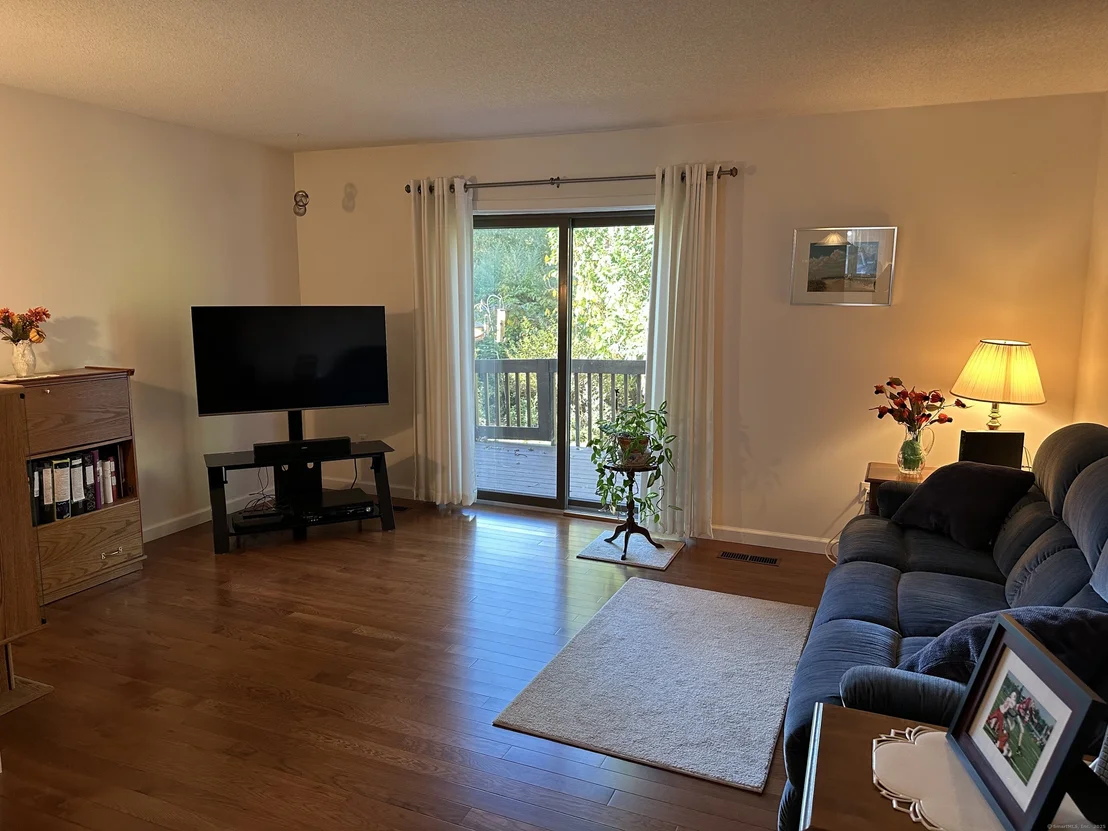 Photo of Unit APT23 at 827 Oronoke Road