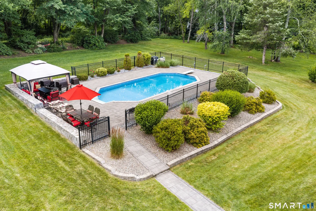 Photo of 8 Lindsley Drive
