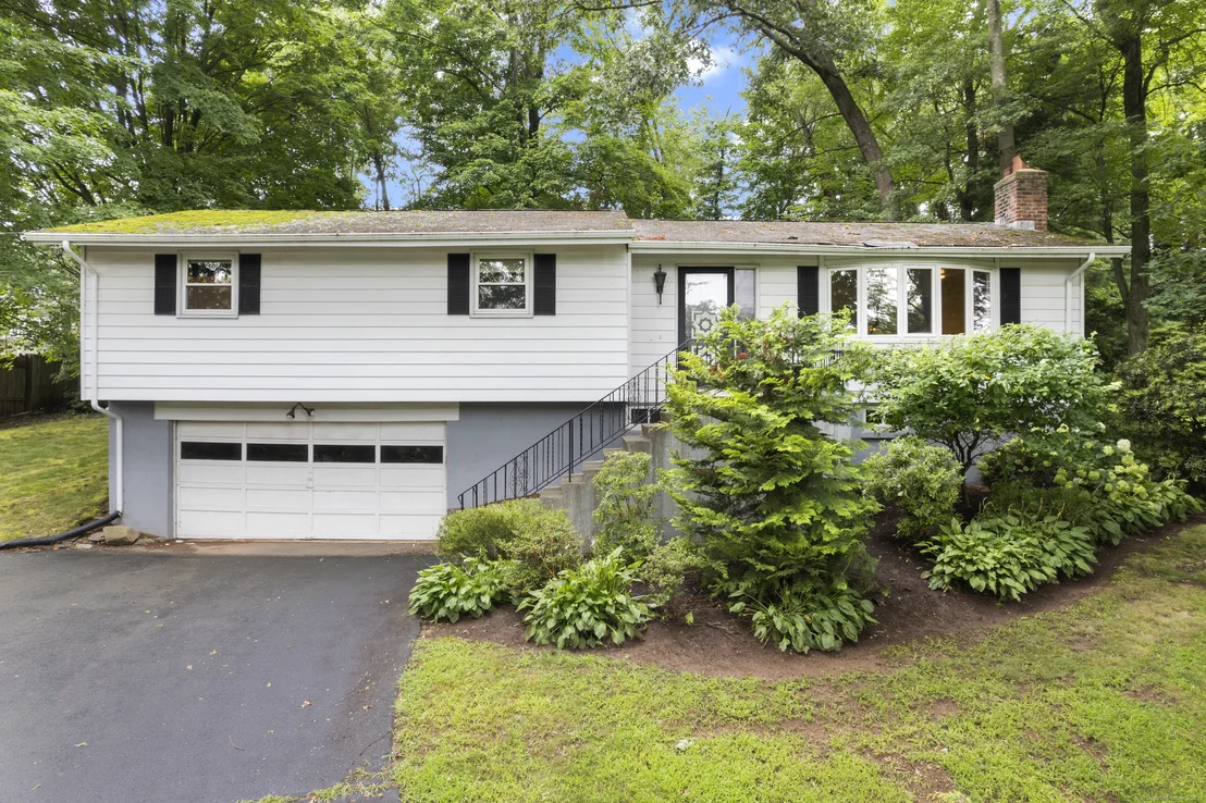 Photo of 1071 King Road