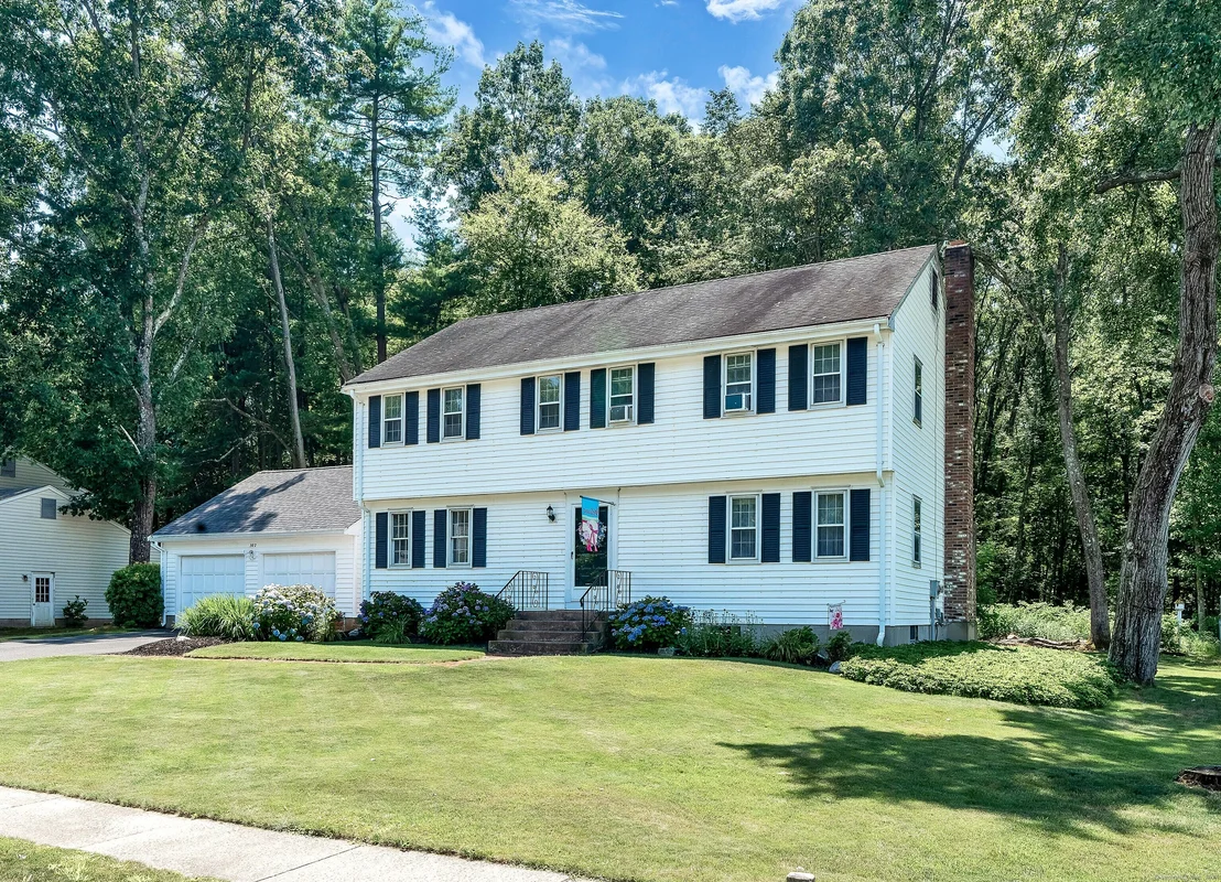 Photo of 302 Quarry Brook Drive