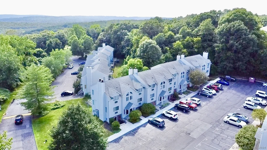 Photo of Unit 34D at 925 Oronoke Road
