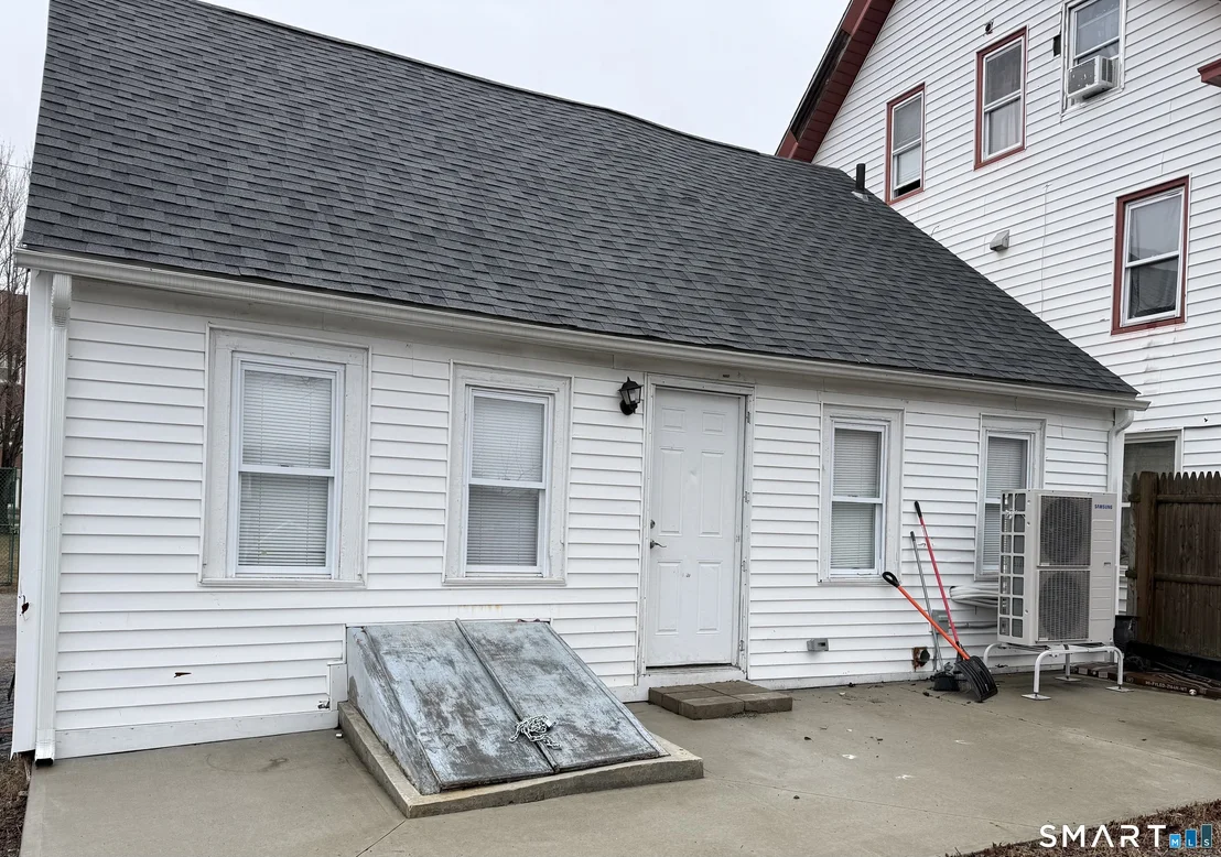 Photo of 24 Schoolhouse Lane