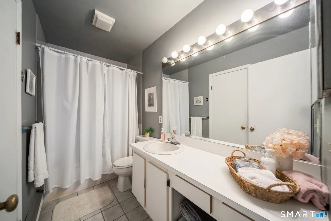 Photo of Unit 13C at 925 Oronoke Road