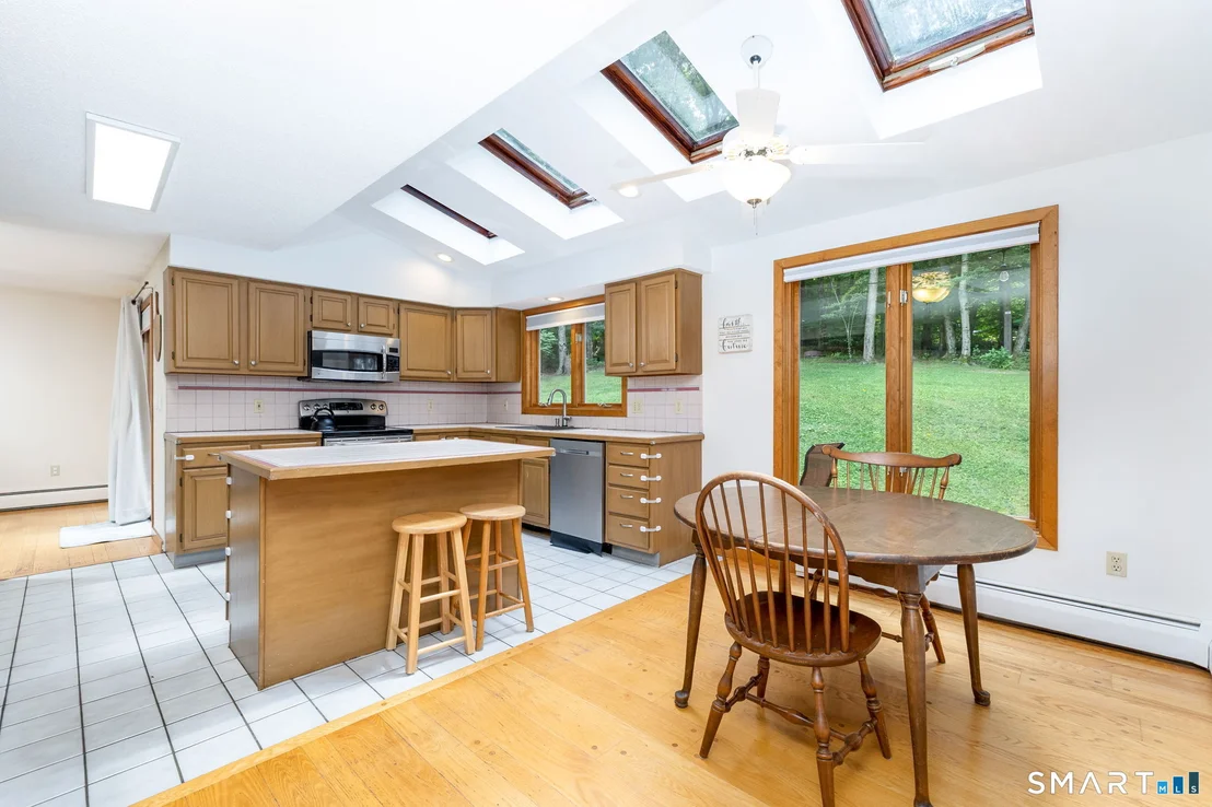 Photo of 1386 Cedar Swamp Road