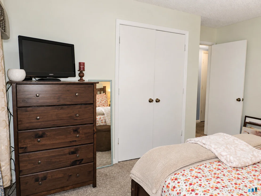 Photo of Unit 34J at 925 Oronoke Road