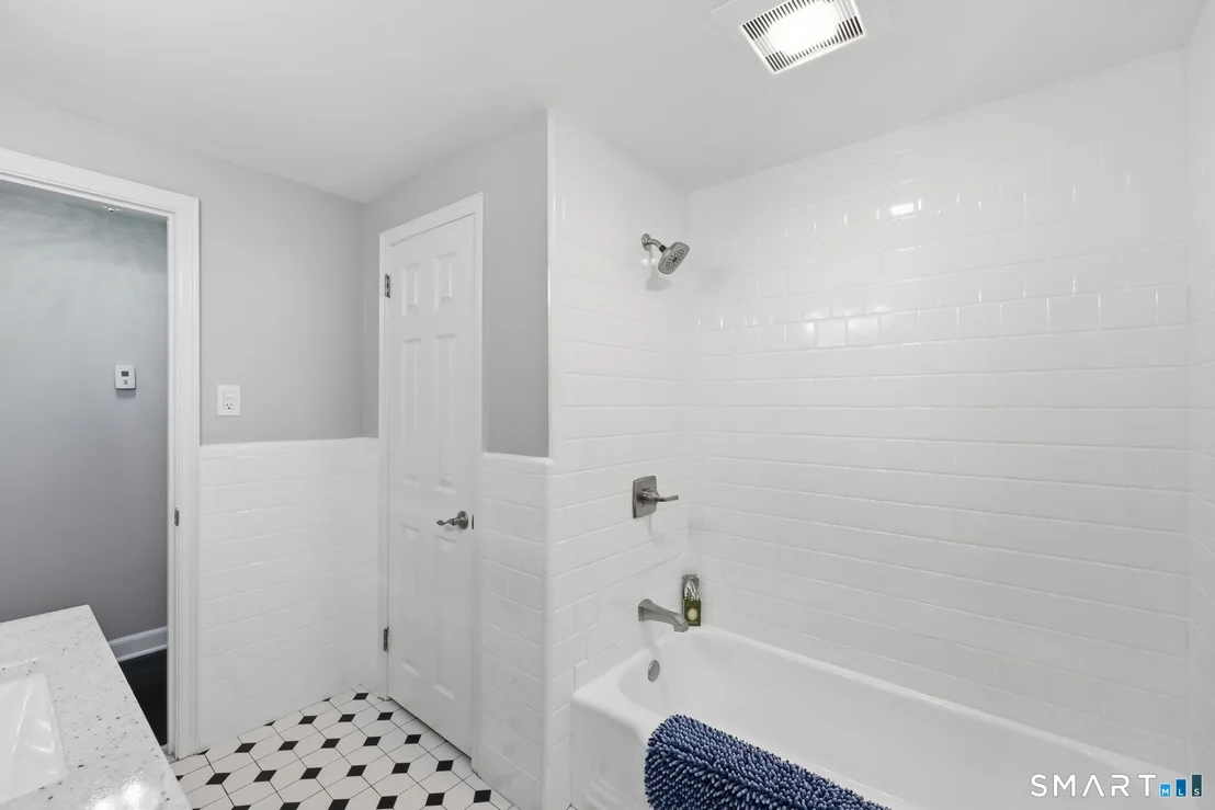 Photo of 156 Robin Hill Road