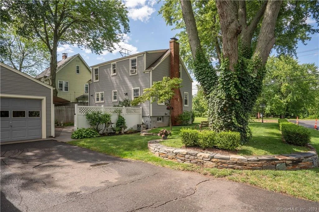 Photo of 95 Robbins Avenue