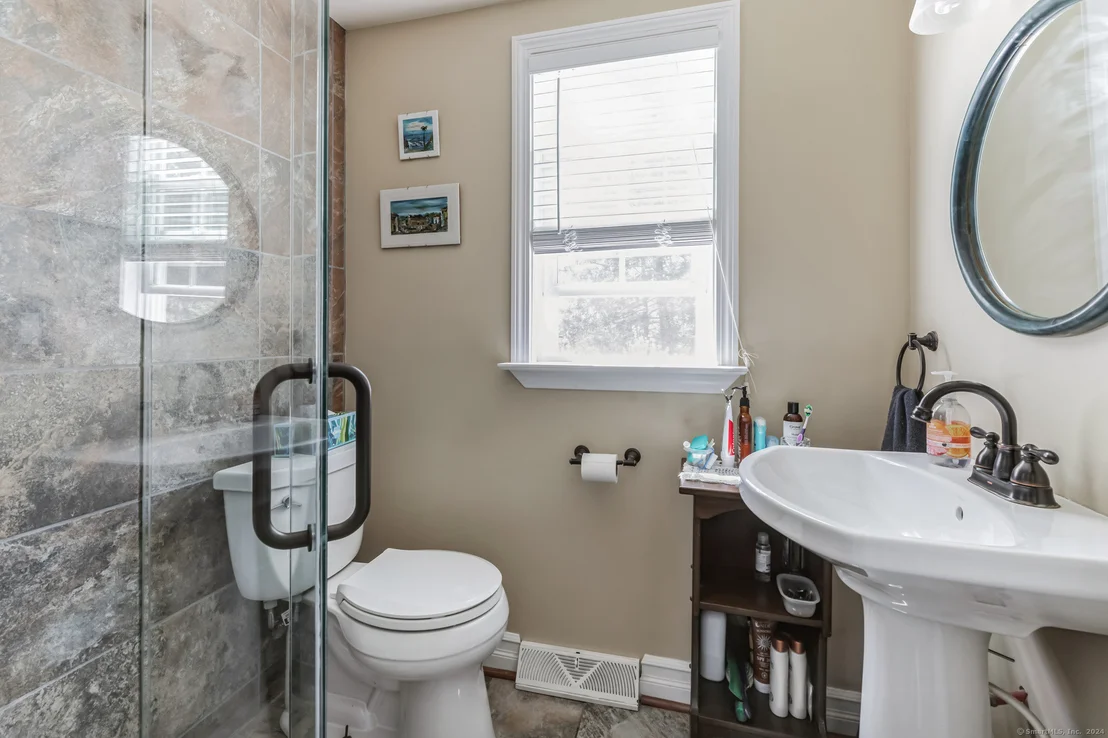 Photo of 385 Hillfield Road