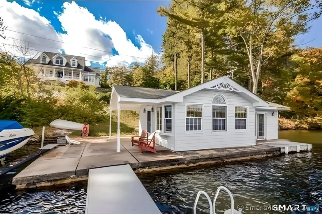 Photo of 431 Wakefield Boulevard