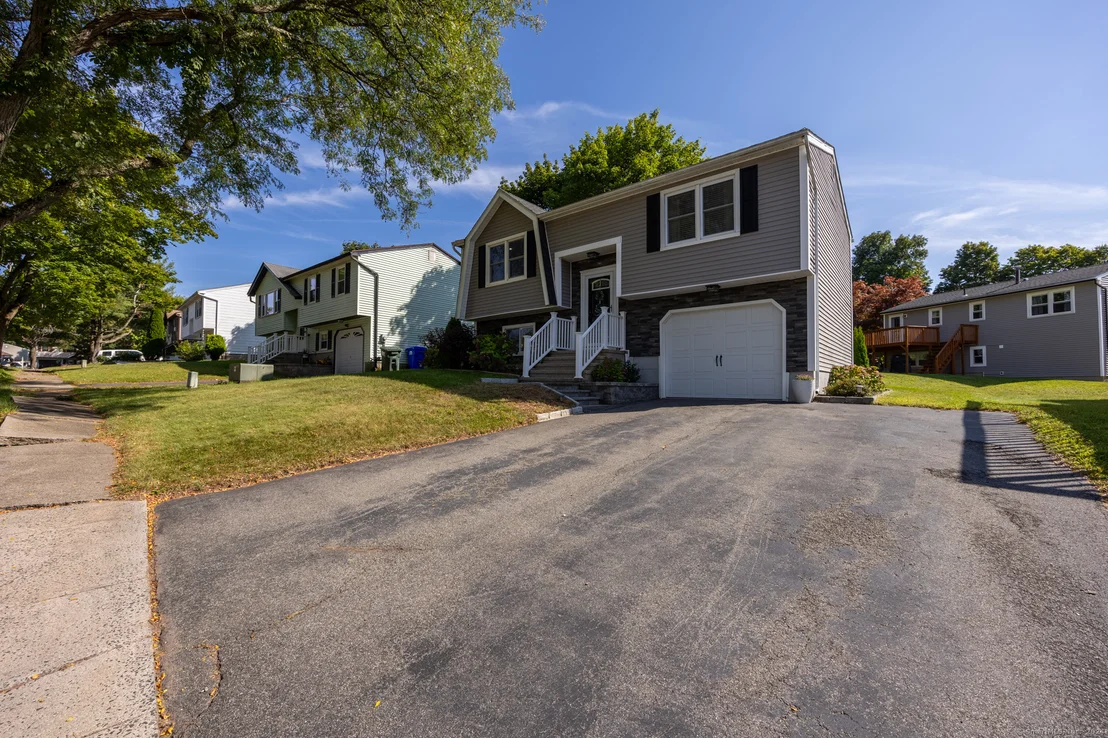 Photo of 7 Westwood Circle