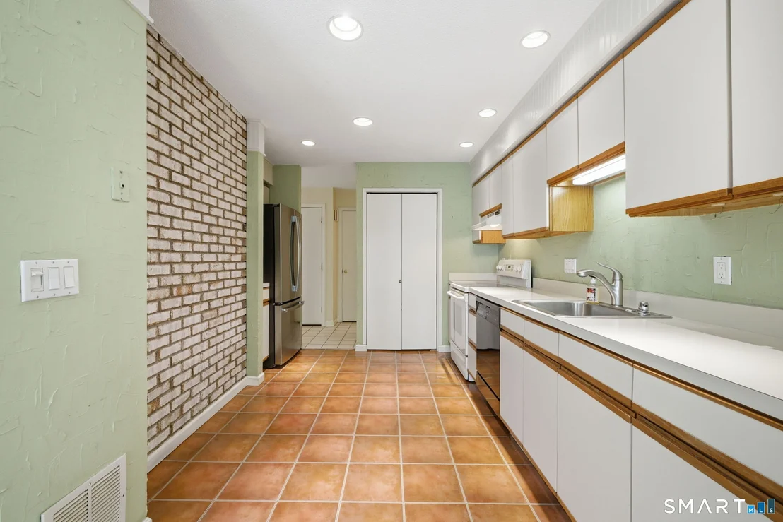 Photo of Unit B at 15 Thistle Way