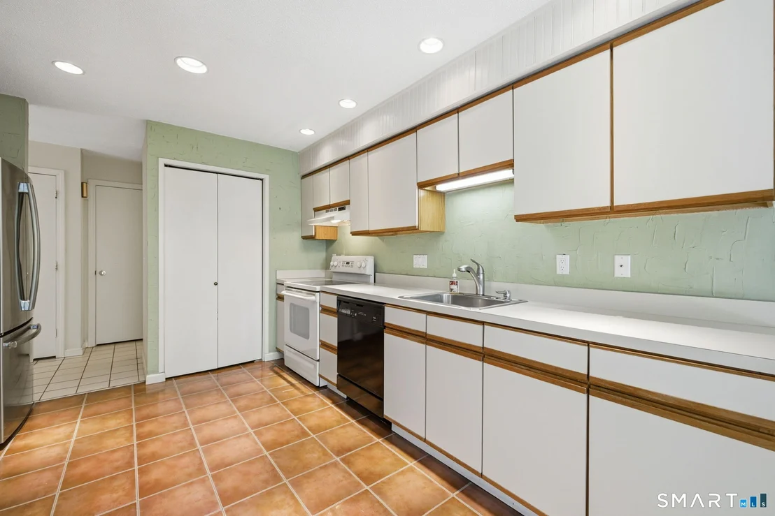 Photo of Unit B at 15 Thistle Way